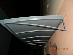 nadstresnica iznad ulaznih vrata Nis